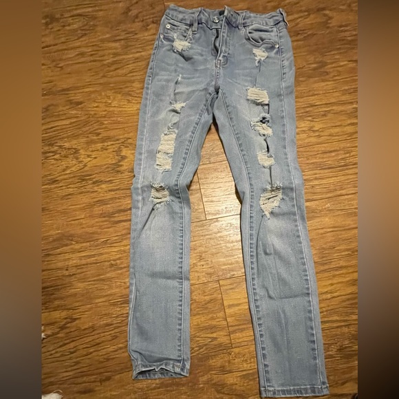 Lightwash Distressed Jeans - Picture 1 of 4